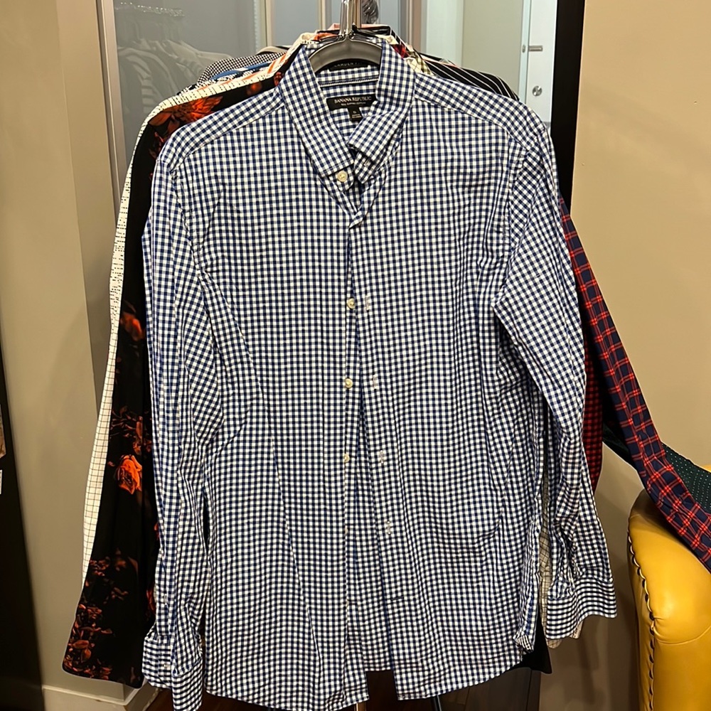 Men’s Small Banana Republic Button up white and blue checker